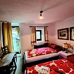 מלון Hotel Soazza